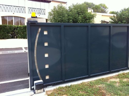 Portail de garage en alu Montpellier