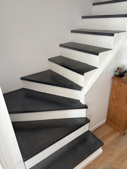 Habillage marche sur escalier béton Montpellier